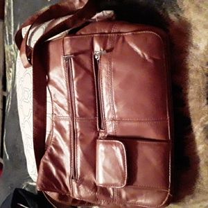 Brown Bag shoulder medium-sized and does not say a brain